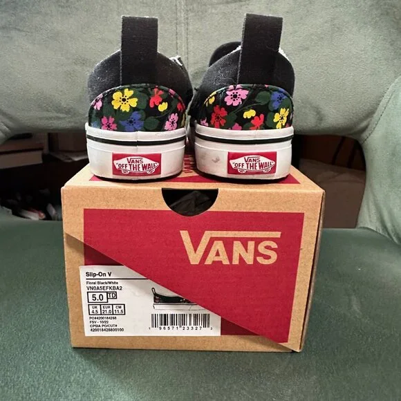 Vans Slip On V Floral Black/White Toddler 5 GENTLY Used with Box - Picture 2 of 6